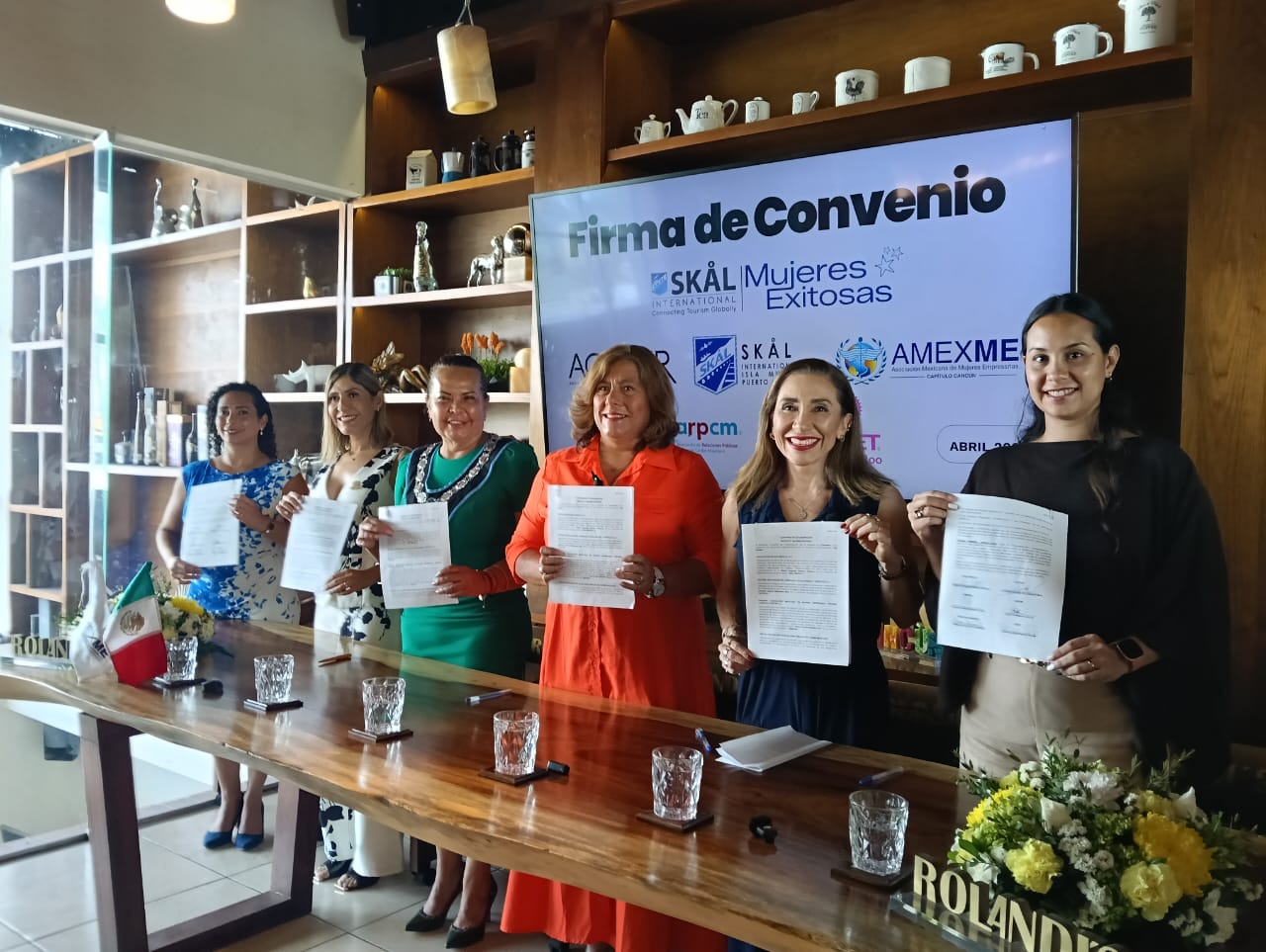 Empresarias de Quintana Roo firman el convenio ''Mujeres exitosas''